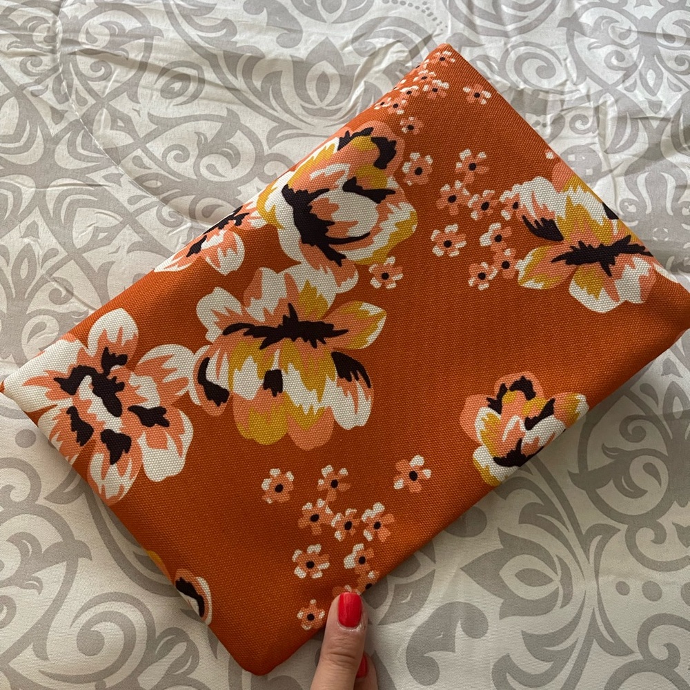 Rachel PalletBeige and Coral Floral clutch